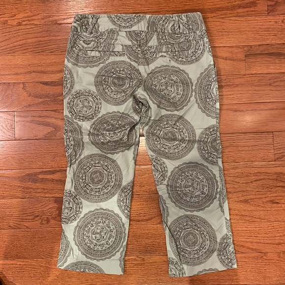 Size 0 light aqua cropped pants with dark brown design - Picture 5 of 5